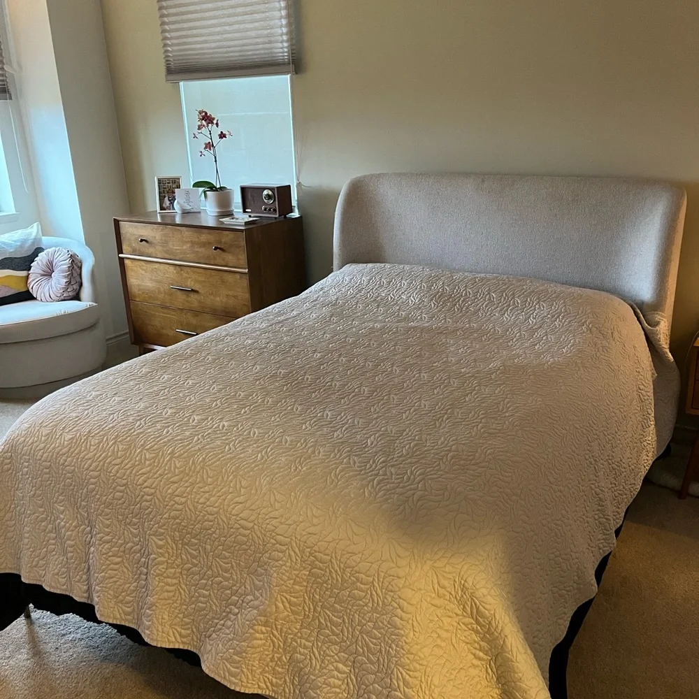 West Elm | Floral Silky Tencel Quilt | Frost Gray | Full/Queen